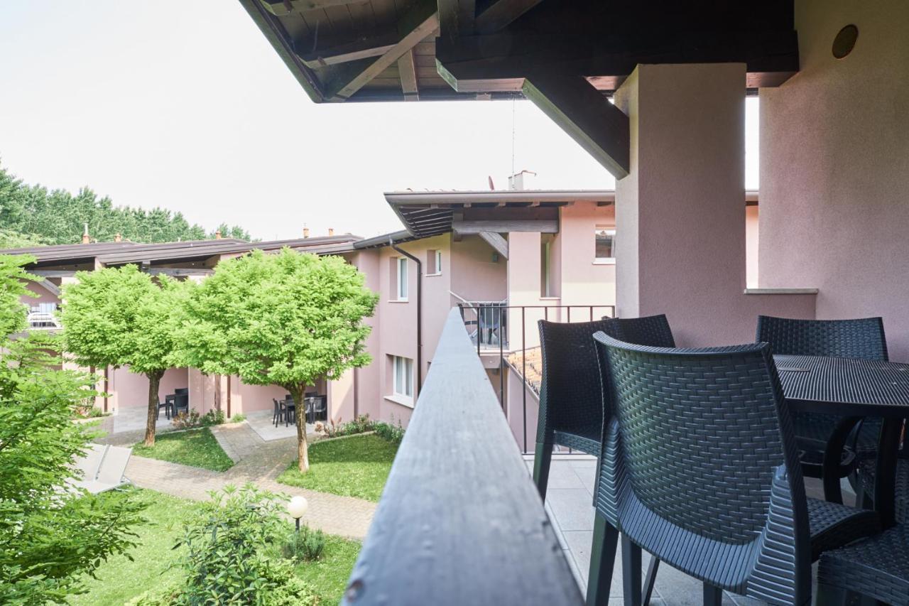 Villaggio Turistico Lugana Marina Сирмионе Экстерьер фото