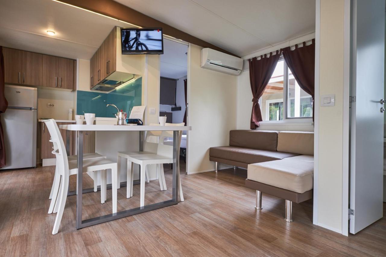 Villaggio Turistico Lugana Marina Сирмионе Экстерьер фото