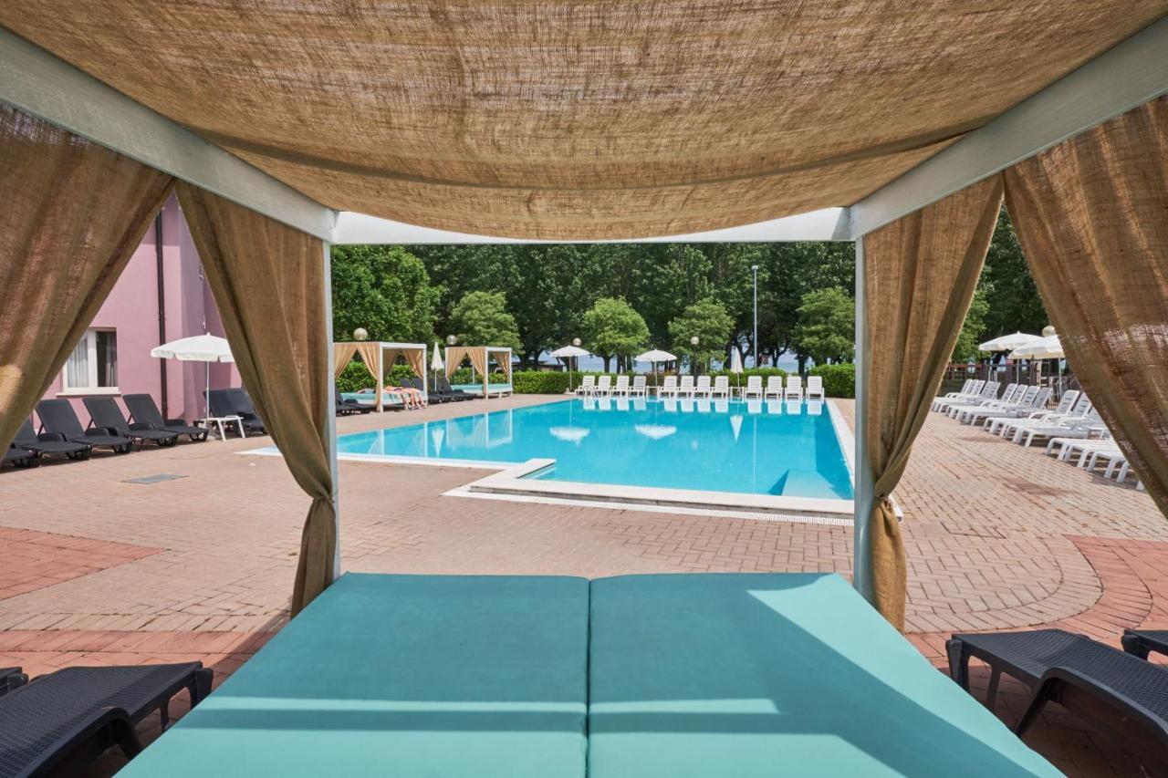 Villaggio Turistico Lugana Marina Сирмионе Экстерьер фото